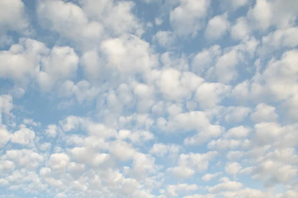 蓝天与云的风景 — 图库照片