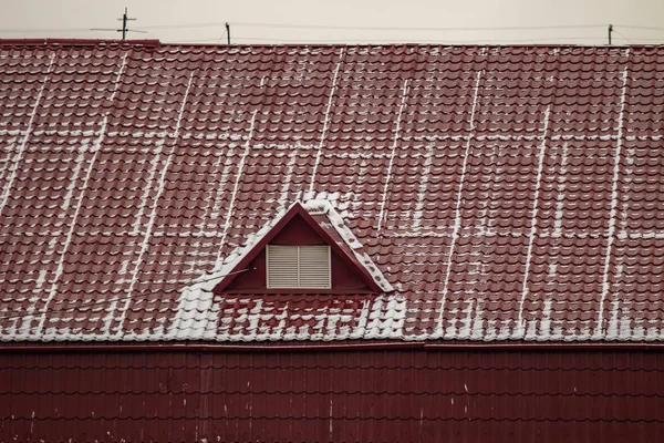 Taket Kakel Snö Himmel Bakgrund — Stockfoto