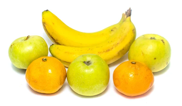 バナナと白い背景の上の果実 — ストック写真