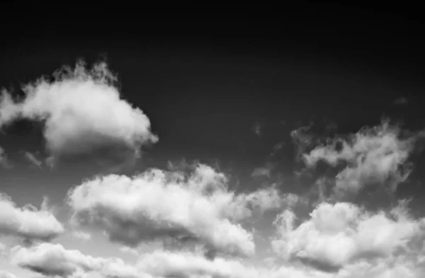 Wolken Een Zwarte Achtergrond — Stockfoto