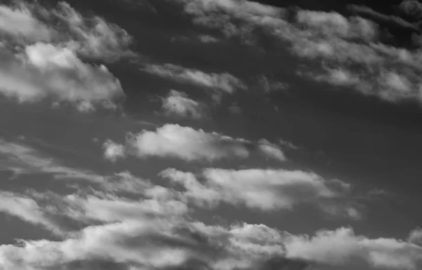 Nubes Sobre Fondo Negro — Foto de Stock