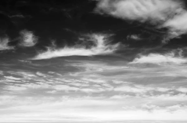 Wolken Auf Schwarzem Hintergrund — Stockfoto