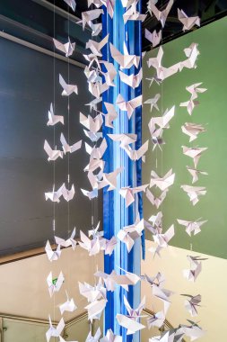 kağıt vinç avize, iç merdiven