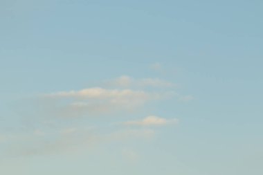 Beyaz bulutlu mavi gökyüzü, doğa arkaplan