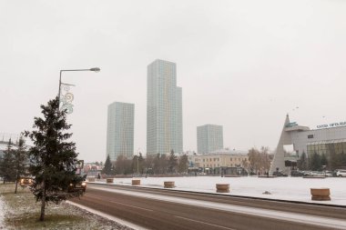 Astana, Kazakistan - 31 Ekim 2018: Şehrin ilk karı. Astana şehir mimarisi.