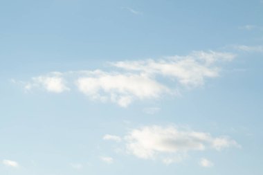 mavi gökyüzü bulutlar doğal görünümünü