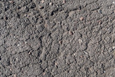 Eski asfalt arka plan ile bir çatlamak