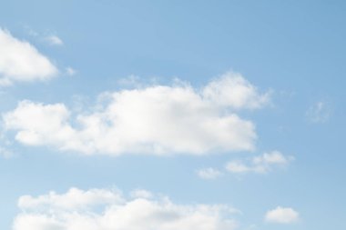 mavi gökyüzü bulutlar doğal görünümünü