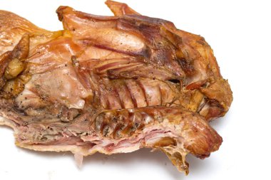 Füme tavuk beyaz zemin üzerine