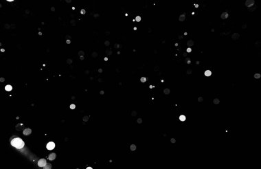 Kar fırtınası doku. Siyah arka plan, ışıkları bokeh vurdu kar taneleri havada uçan