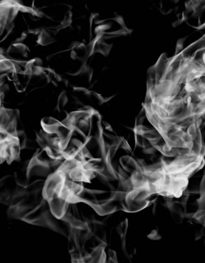 siyah bir arka plan beyaz duman alev