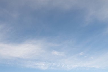 Beyaz bulutlu mavi gökyüzü, doğa arkaplan