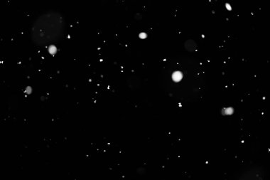 Kar fırtınası doku. Siyah arka plan, ışıkları bokeh vurdu kar taneleri havada uçan