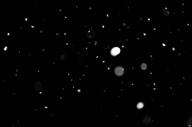 Kar fırtınası doku. Siyah arka plan, ışıkları bokeh vurdu kar taneleri havada uçan