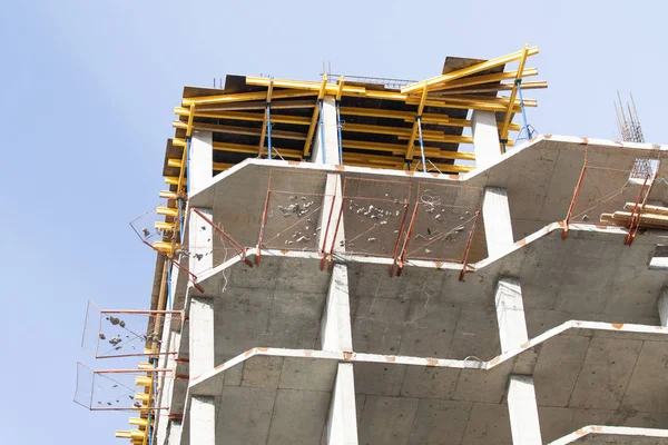 construction of a high-rise monolithic house crane