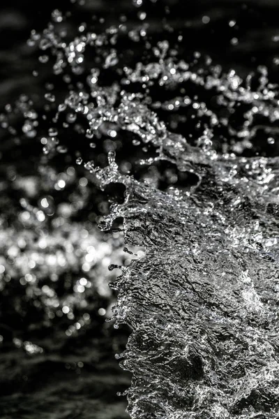 Waterdruppels Lucht Achtergrond Van Een Donker Bokeh — Stockfoto