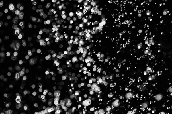 Acqua Spruzzata Buio Con Gocce Acqua Che Volano Bokeh Sfocato — Foto Stock