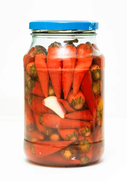 Närbild Inlagd Chili Paprika Glasburk Isolerad Vit — Stockfoto