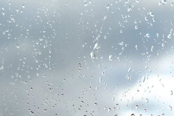 ガラス空を背景に雨滴 — ストック写真