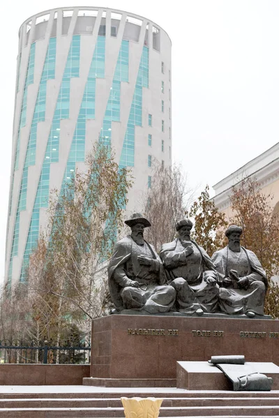 Astana, Kazakistan - 31 Ekim 2018: Şehrin ilk karı. Astana şehir mimarisi.