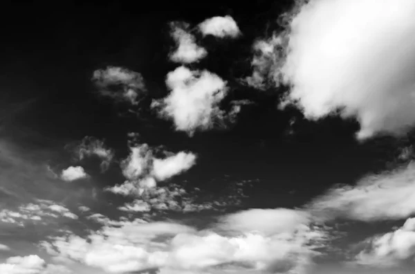 Wolken Auf Schwarzem Hintergrund — Stockfoto