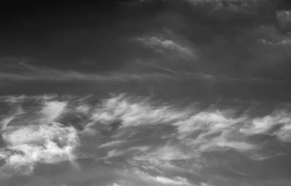 Wolken Auf Schwarzem Hintergrund — Stockfoto