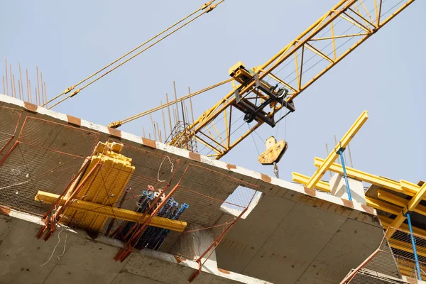 construction of a high-rise monolithic house crane