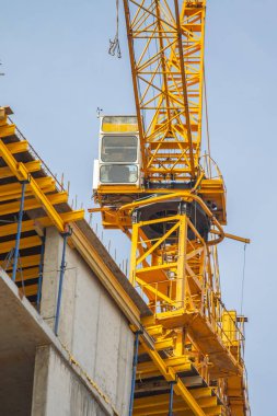 yüksek katlı yekpare ev vinç inşaatı