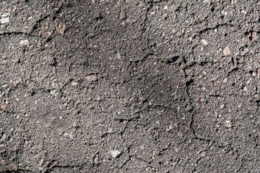 Eski asfalt arka plan ile bir çatlamak