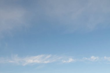 Beyaz bulutlu mavi gökyüzü, doğa arkaplan