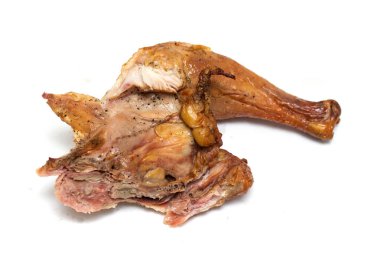 Füme tavuk beyaz zemin üzerine