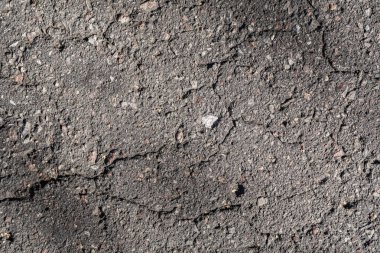 Eski asfalt arka plan ile bir çatlamak