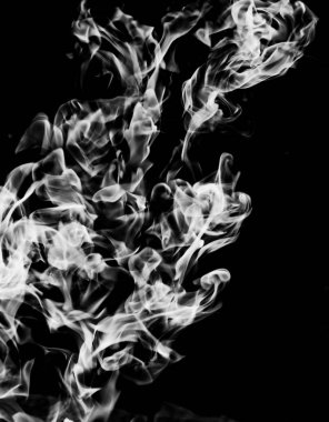 siyah bir arka plan beyaz duman alev