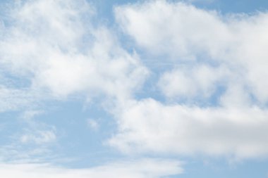 mavi gökyüzü bulutlar doğal görünümünü