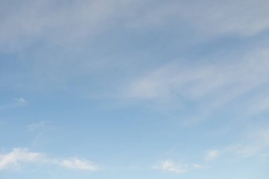 Beyaz bulutlu mavi gökyüzü, doğa arkaplan