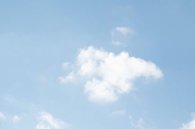 mavi gökyüzü bulutlar doğal görünümünü