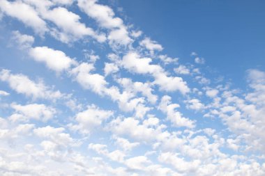 Beyaz bulutlu mavi gökyüzü, doğa arkaplan