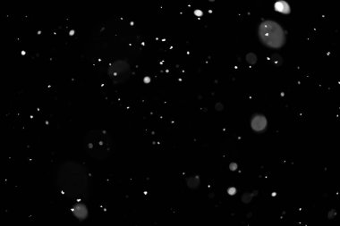 Kar fırtınası doku. Siyah arka plan, ışıkları bokeh vurdu kar taneleri havada uçan