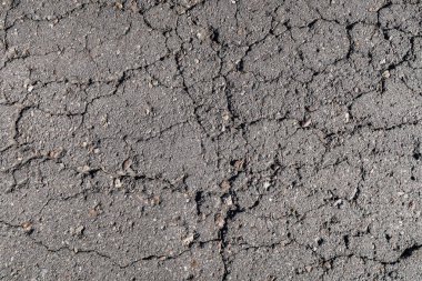 Eski asfalt arka plan ile bir çatlamak