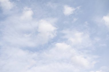 Beyaz bulutlu mavi gökyüzü, doğa arkaplan