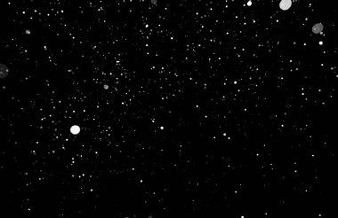 Kar fırtınası doku. Siyah arka plan, ışıkları bokeh vurdu kar taneleri havada uçan