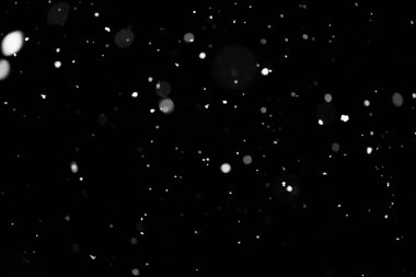 Kar fırtınası doku. Siyah arka plan, ışıkları bokeh vurdu kar taneleri havada uçan