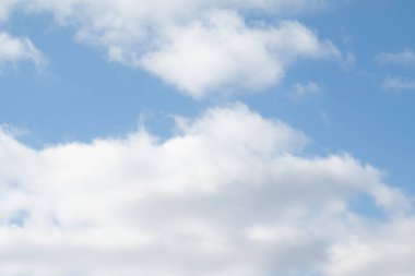 mavi gökyüzü bulutlar doğal görünümünü