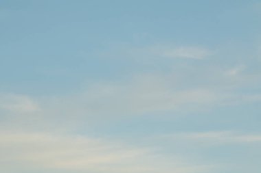 Beyaz bulutlu mavi gökyüzü, doğa arkaplan