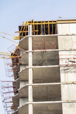 yüksek katlı yekpare ev vinç inşaatı