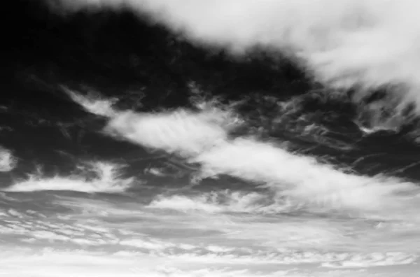 Nubes Sobre Fondo Negro — Foto de Stock