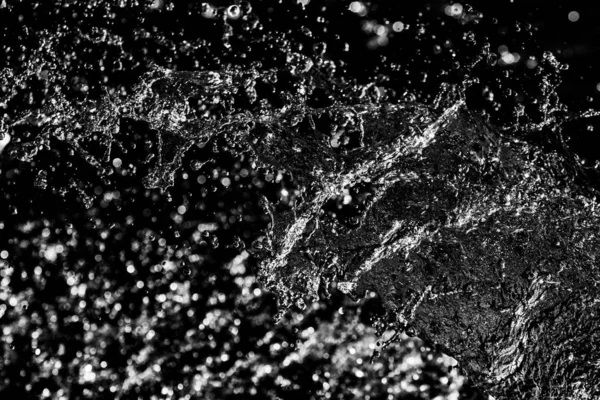 Σταγόνες Νερού Στον Αέρα Ένα Φόντο Σκούρο Bokeh — Φωτογραφία Αρχείου