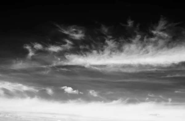 Wolken Auf Schwarzem Hintergrund — Stockfoto