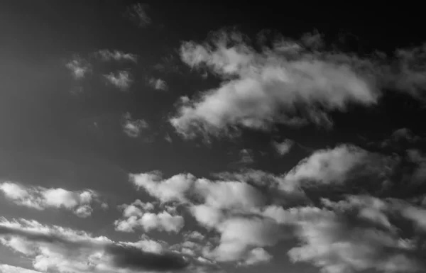 Nuvens Fundo Preto — Fotografia de Stock