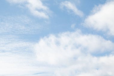 mavi gökyüzü bulutlar doğal görünümünü